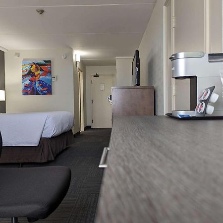 Best Western Plus Toronto Airport Hotel Mississauga Esterno foto