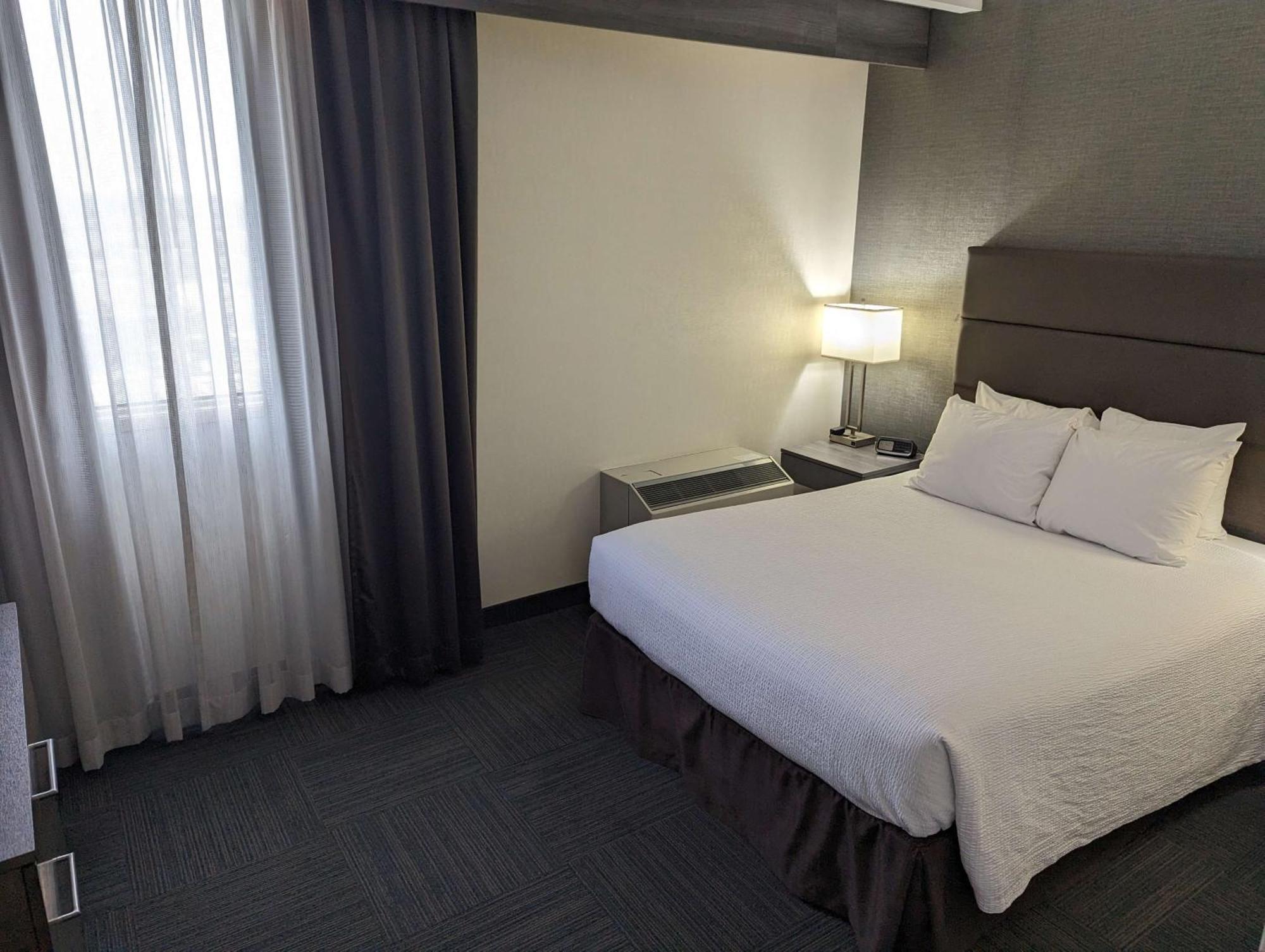 Best Western Plus Toronto Airport Hotel Mississauga Esterno foto