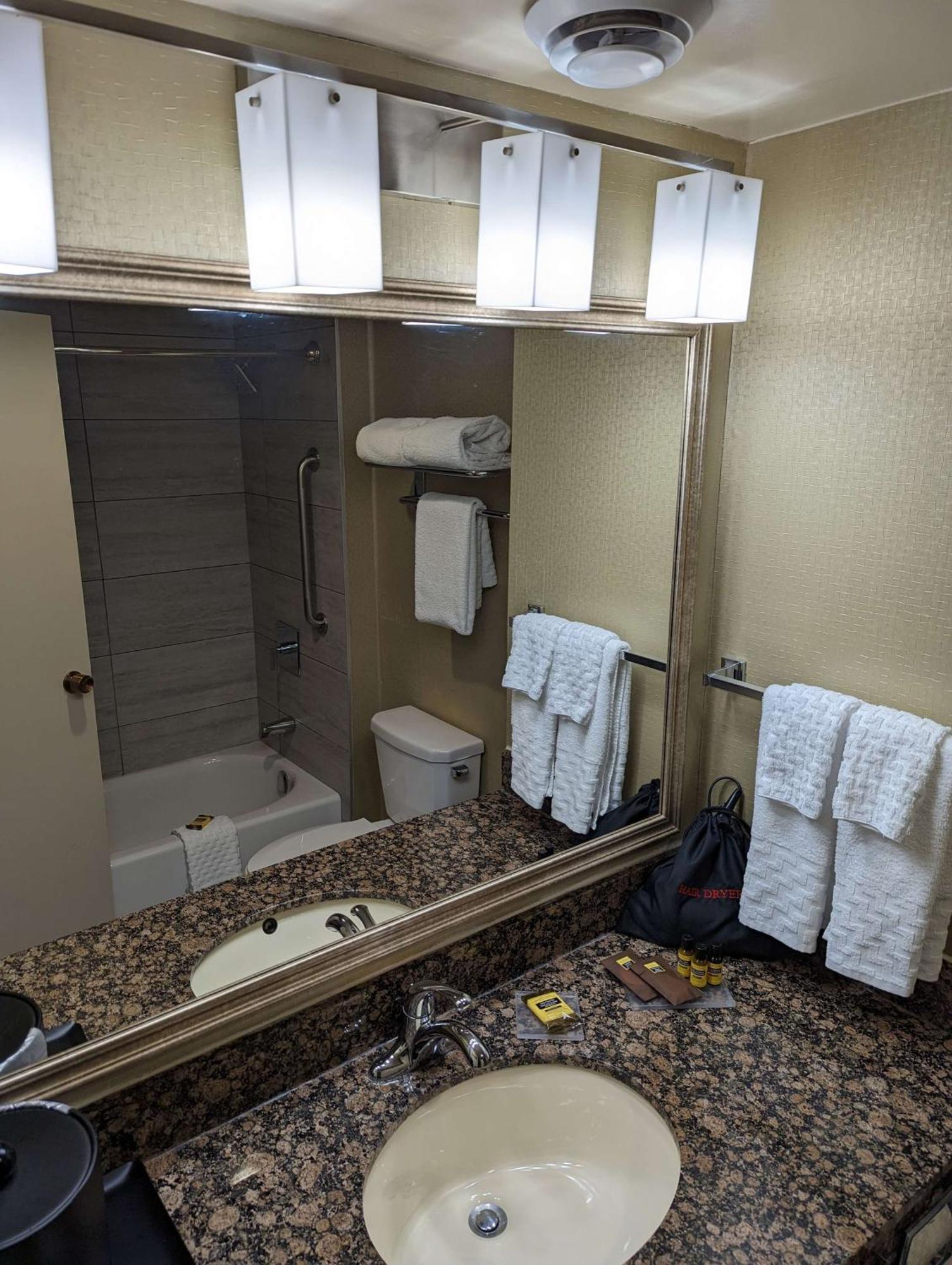 Best Western Plus Toronto Airport Hotel Mississauga Esterno foto