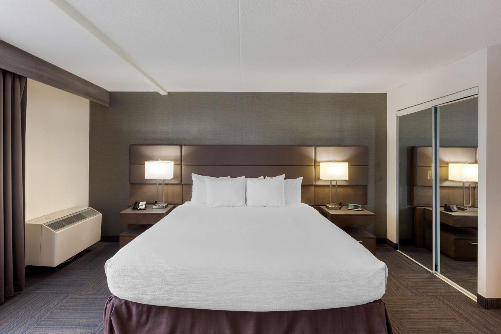Best Western Plus Toronto Airport Hotel Mississauga Esterno foto