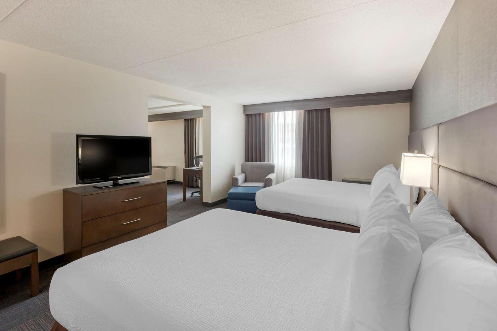 Best Western Plus Toronto Airport Hotel Mississauga Esterno foto